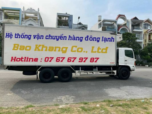 Xe đông lạnh chở hàng tại Trảng Bom